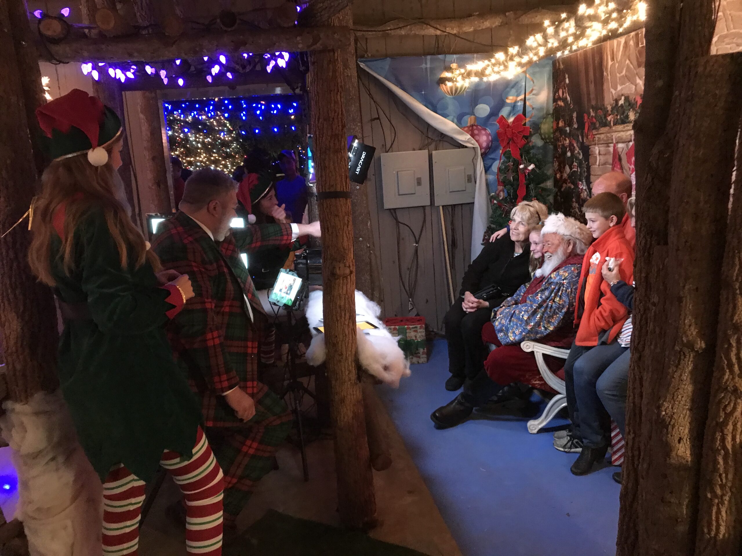 GreenvilleSC.MOL.Hollywild.SantasVillage.PhotoWithSanta.Bringyourowncamera