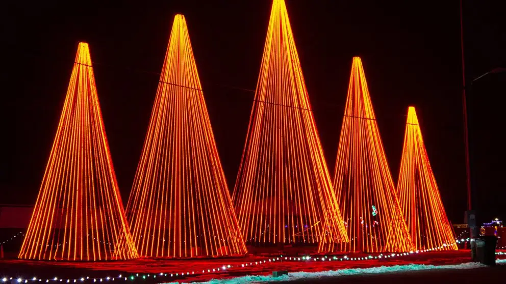 Be dazzled by over 240 feet of synchronized lights and music.