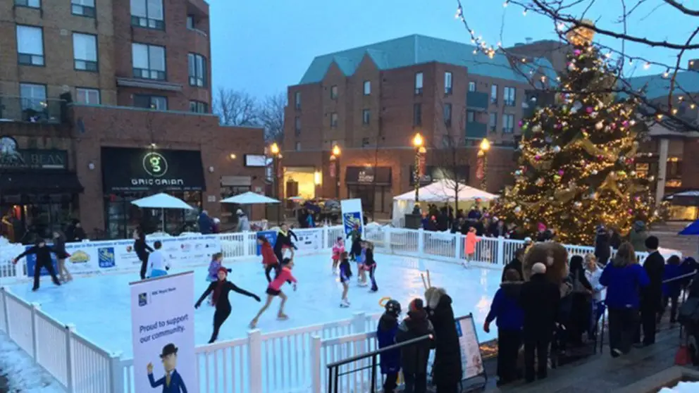 Come experience the outdoor skating rink at Toyota Holiday Village! Enjoy gliding around, while enjoying your favorite holiday jingles, friends and family!